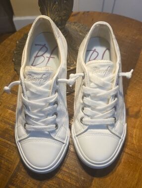 Blowfish Women's White Low-Top Lace Sneakers